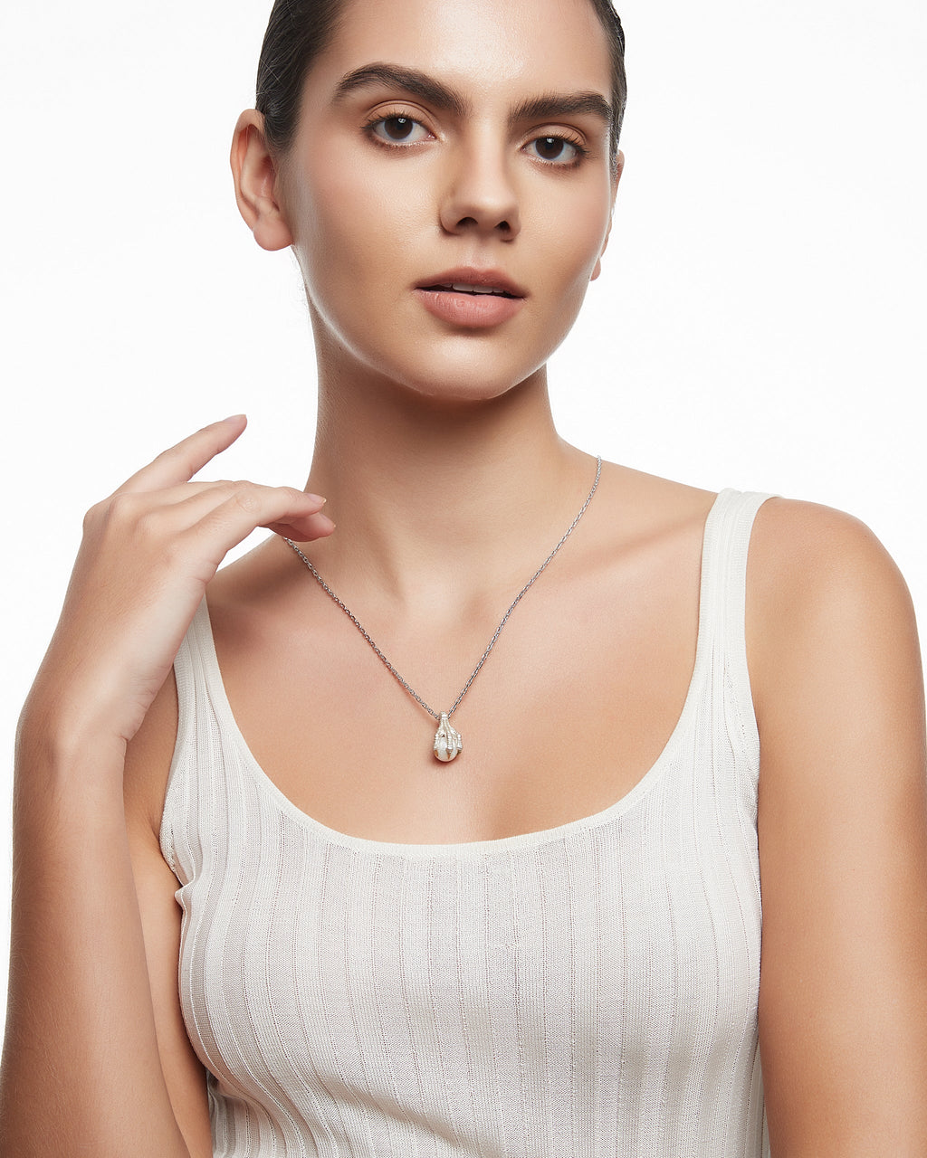 Eagle Talons Pendant Necklace In With Pearl