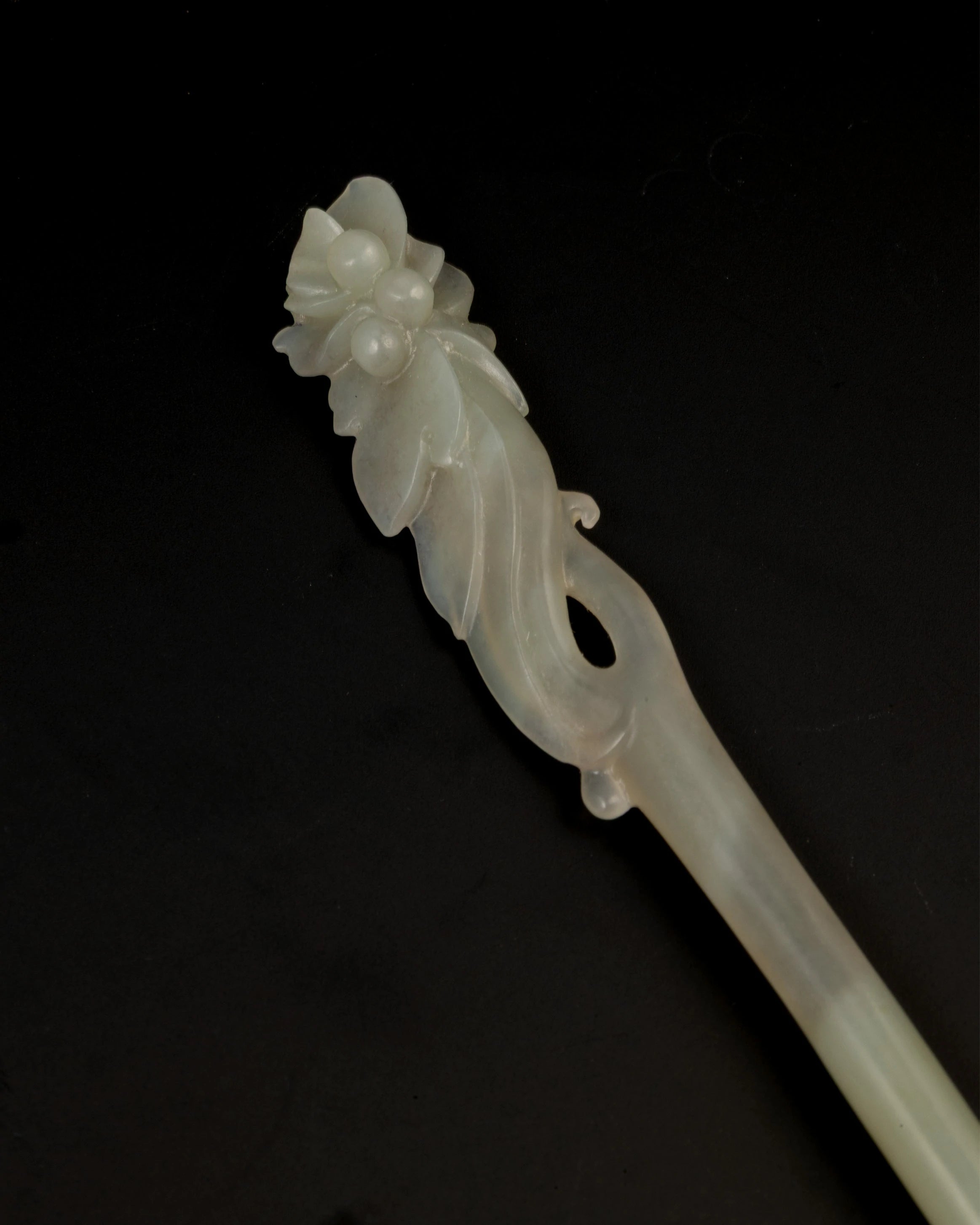 Grape Sprig Hairpin In White Nephrite