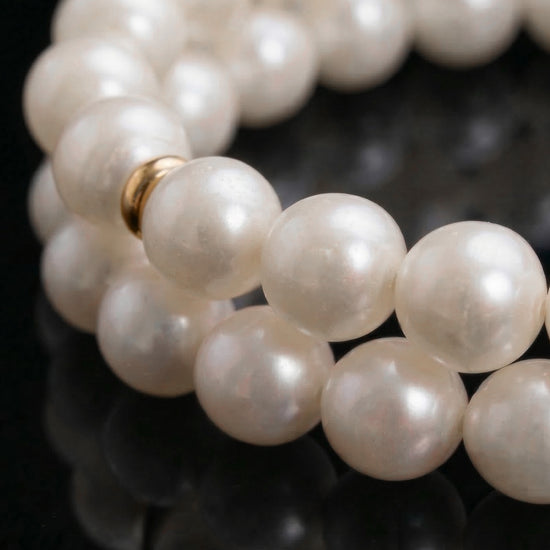 Unrushed Glow Bracelet In Pearl - JadeChains